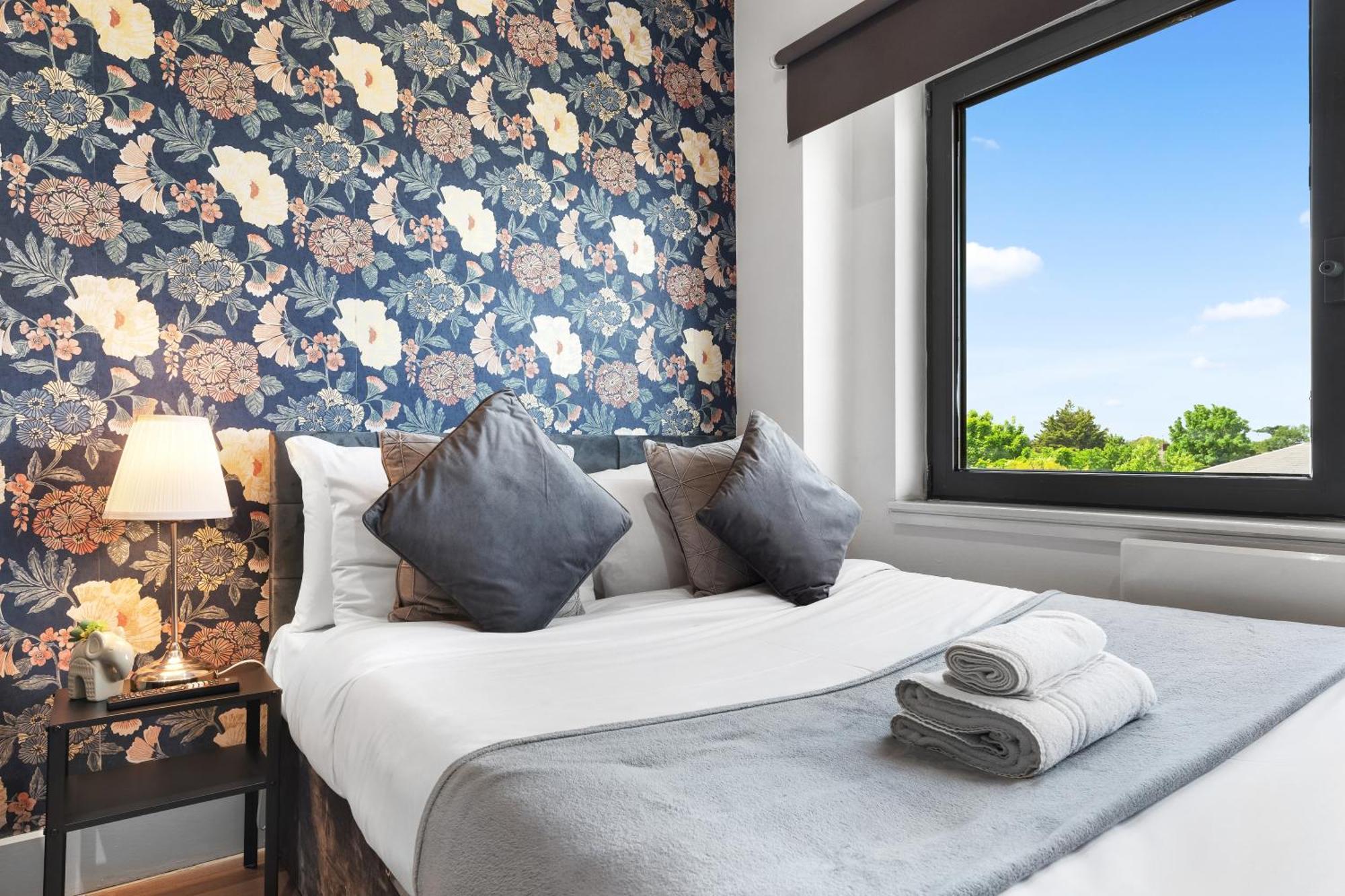 Modern One Bedroom Flat - Sleeps 5 -Near Heathrow - London Ub3 المظهر الخارجي الصورة