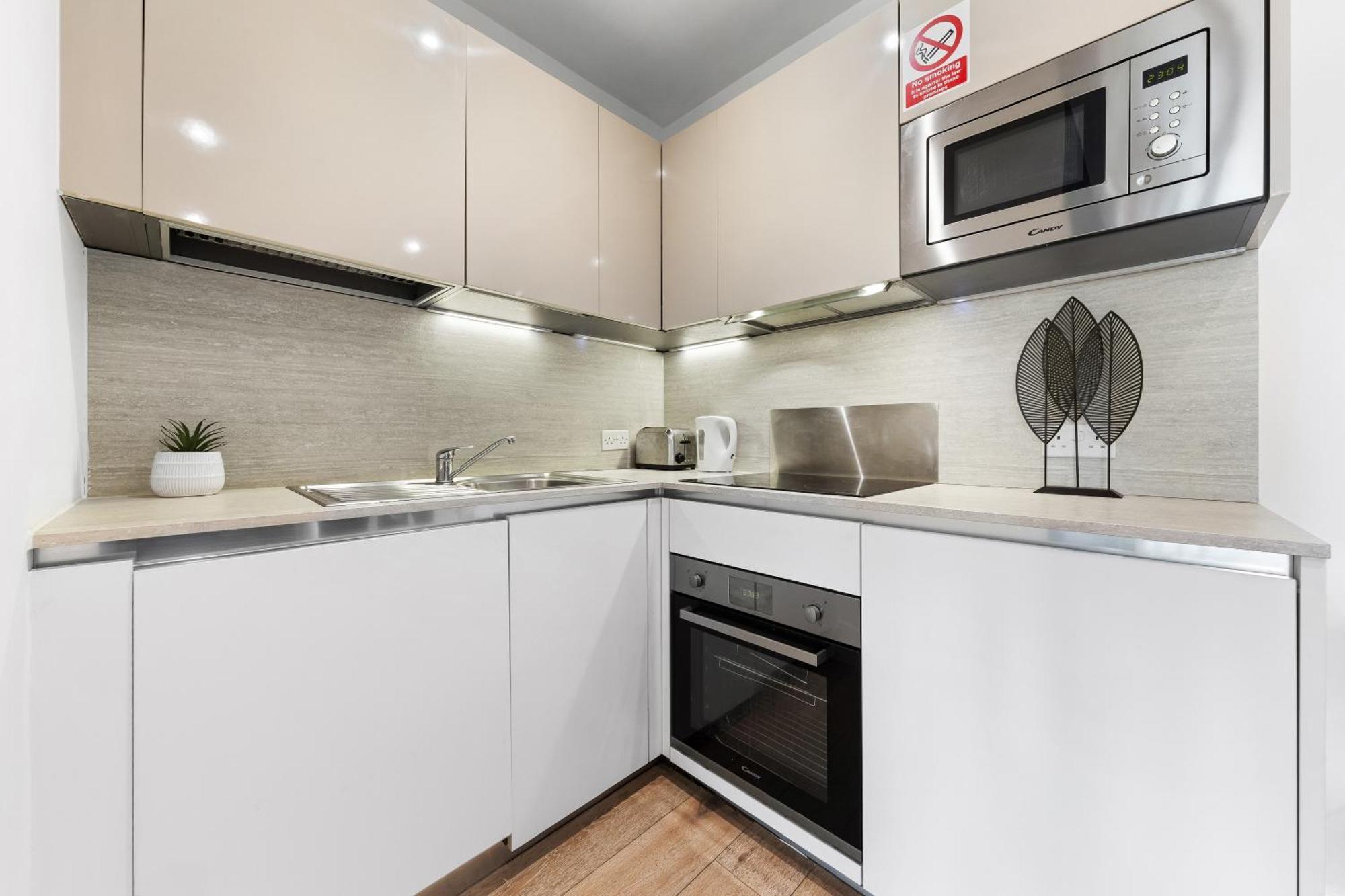 Modern One Bedroom Flat - Sleeps 5 -Near Heathrow - London Ub3 المظهر الخارجي الصورة