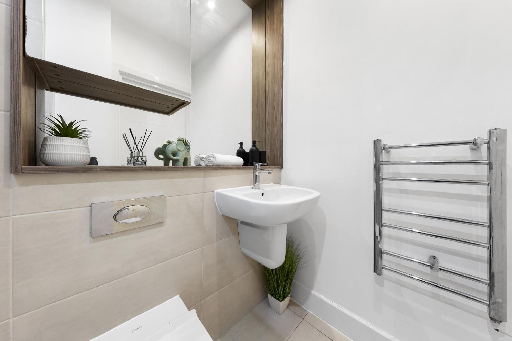 Modern One Bedroom Flat - Sleeps 5 -Near Heathrow - London Ub3 المظهر الخارجي الصورة