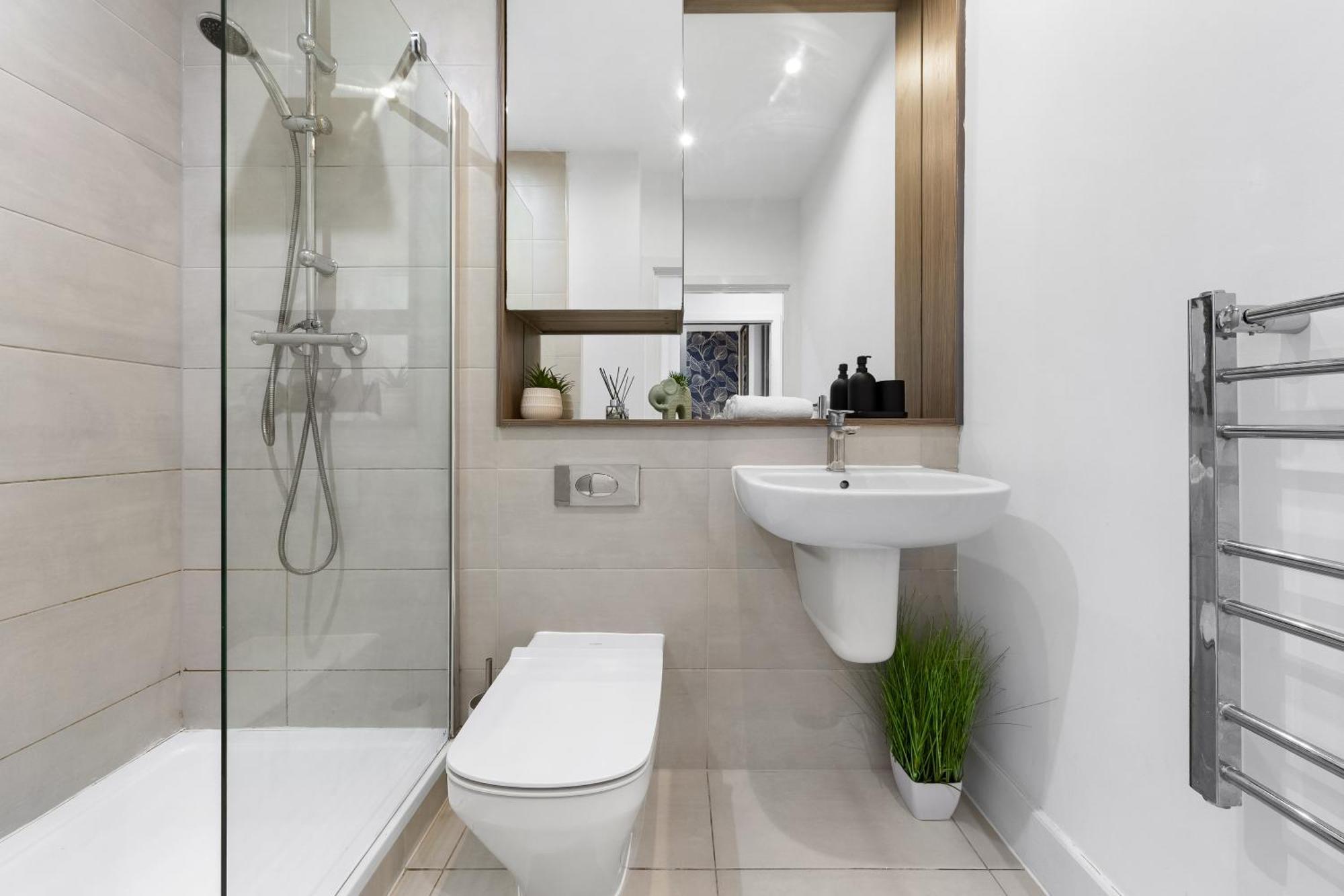 Modern One Bedroom Flat - Sleeps 5 -Near Heathrow - London Ub3 المظهر الخارجي الصورة
